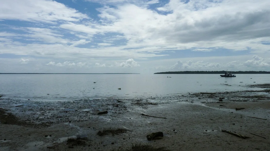 Praia da Fazendinha, em Macapá (AP): Margem do rio Amazonas na Fazendinha, em Macapá (AP)