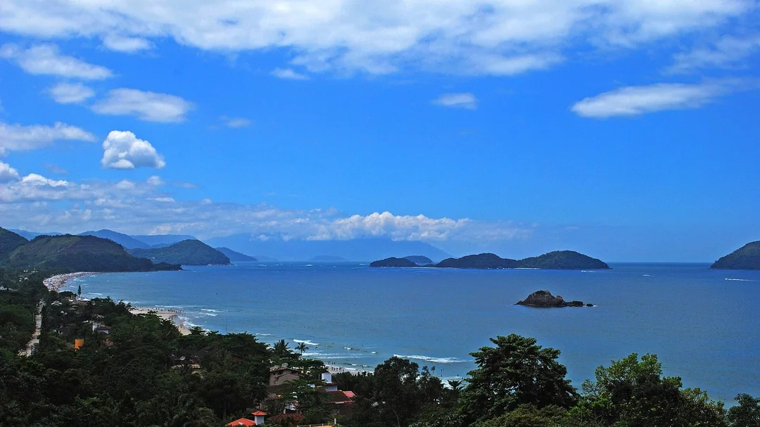 Vista do alto da região de Juquehy, em São Sebastião (SP)