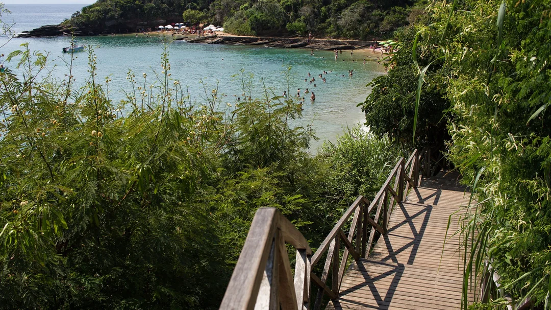Vista de Praia Azeda, em Armação dos Búzios (RJ)