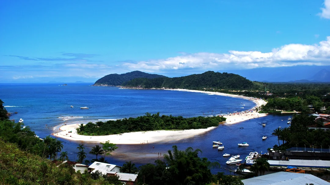 Vista de Praia da Barra do Una, em São Sebastião (SP)