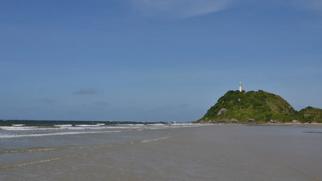 Vista de Praia do Farol, em Paranaguá (PR)
