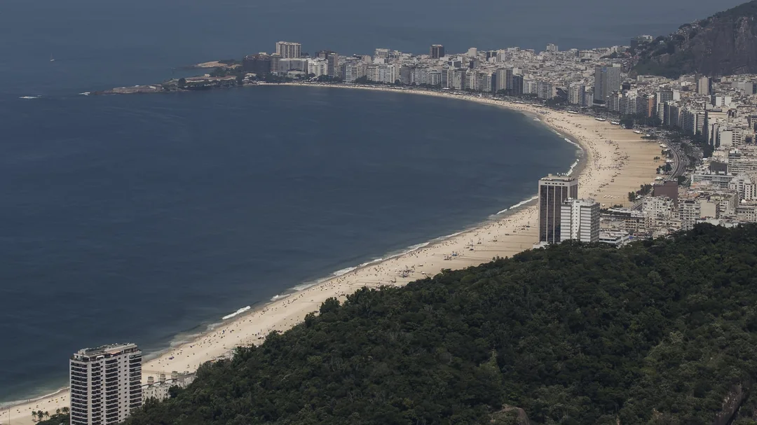 Vista de Praia do Leme, em Rio de Janeiro (RJ)