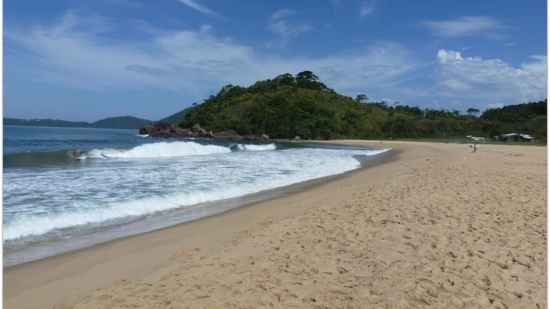 Vista de Praia Vermelha do Norte, em Ubatuba (SP)