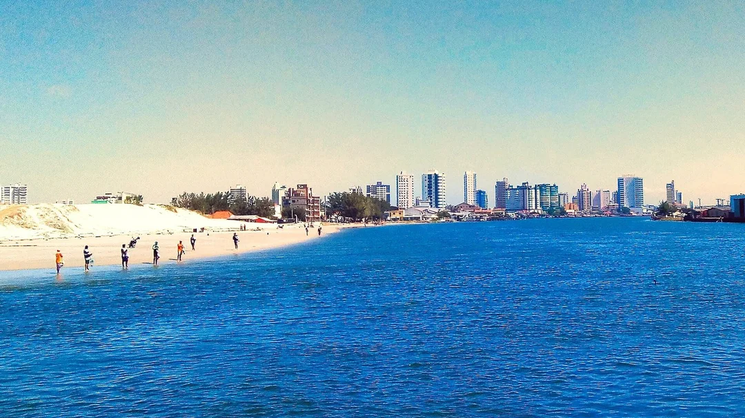 Tramandaí vista da barra do rio Tramandaí (RS)